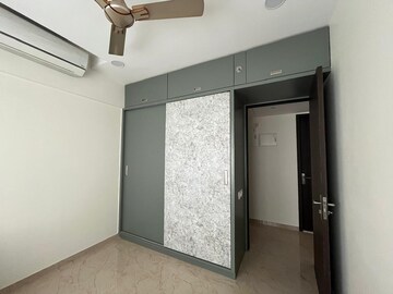 Room in 2 BHK Apartment at Sunrise Tower Malad, Malad East – for Rent