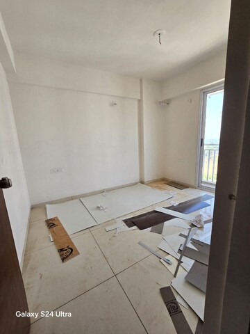 Room in 3 BHK Apartment at Sama Savli Road – for Rent