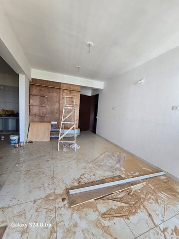 Room in 3 BHK Apartment at Sama Savli Road – for Rent