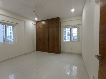 Room in 3 BHK Apartment at Kondapur – for Rent