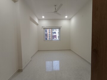 Room in 3 BHK Apartment at Kondapur – for Rent