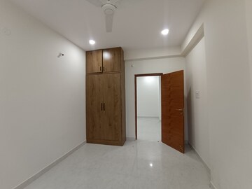 Room in 3 BHK Apartment at Kondapur – for Rent