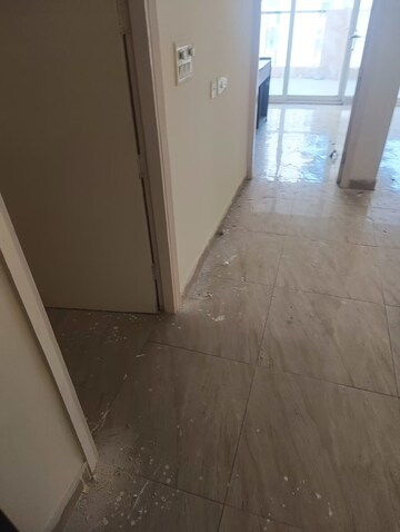 Room in 3 BHK Apartment at Gaur City 2 - 14th Avenue, Sector 16c Greater Noida – for Rent