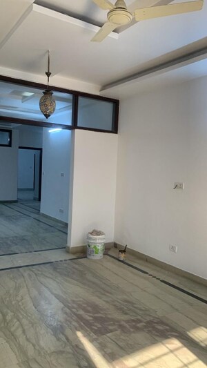 Room in 6+ BHK Independent House at Sector 40 – for Sale