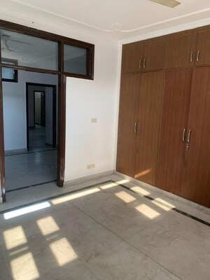 Room in 6+ BHK Independent House at RWA Apartments, Sector 31 – for Sale
