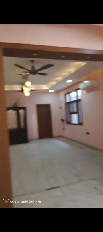 Room in 3.5 BHK Villa at Green Woods Phase 2, Omega I Greater Noida – for Rent