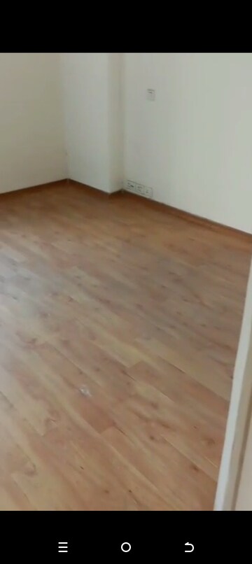 Room in 4 BHK Apartment at Unitech Cascades, Pi Greater Noida – for Rent