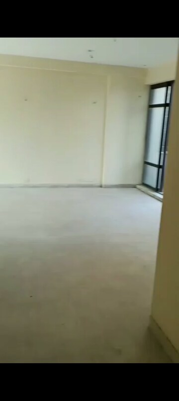 Room in 4 BHK Apartment at Unitech Cascades, Pi Greater Noida – for Rent