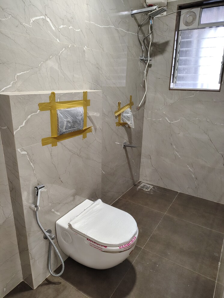 Bathroom, acharat-baug 1.5 Bedroom 401 Sq.Ft. Apartment In Santacruz West Mumbai 8392299