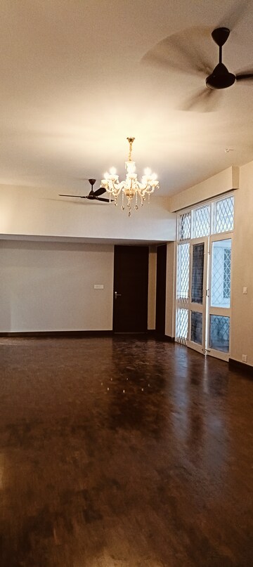 Room in 3 BHK Builder Floor at Golf Links – for Rent