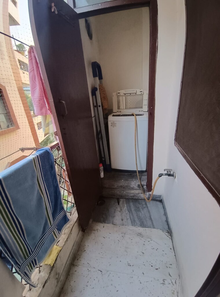 Balcony, pandav nagar 2.5 Bedroom 650 Sq.Ft. Builder Floor In Pandav Nagar Delhi 8392341