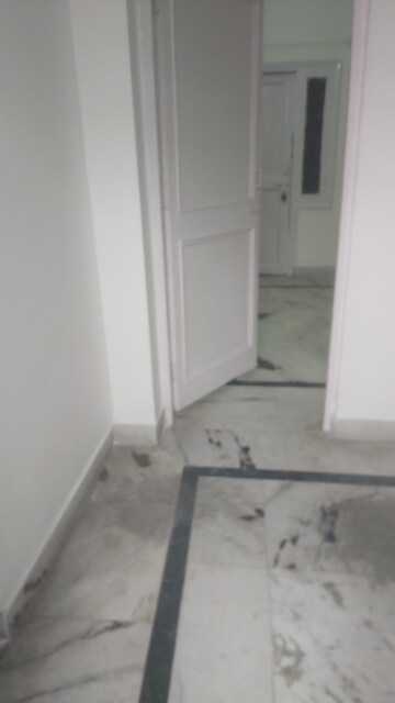 Furnished Amenities in 1.5 BHK Builder Floor at Mayur Vihar – for Rent