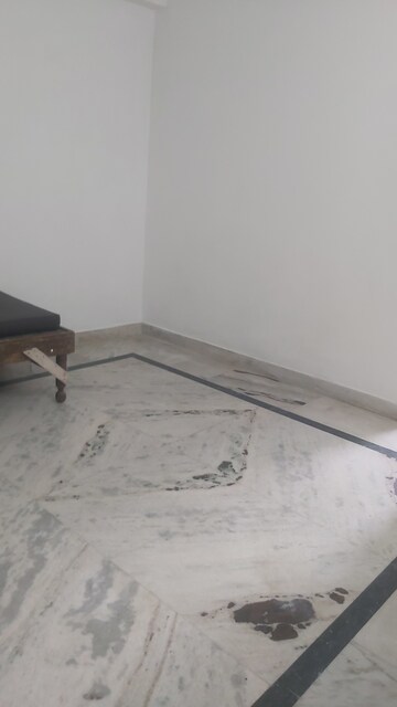 Furnished Amenities in 1.5 BHK Builder Floor at Mayur Vihar – for Rent