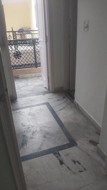 Furnished Amenities in 1.5 BHK Builder Floor at Mayur Vihar – for Rent