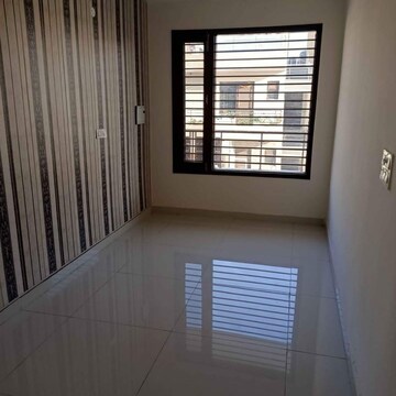 Room in 3.5 BHK Builder Floor at Kishanpura – for Rent