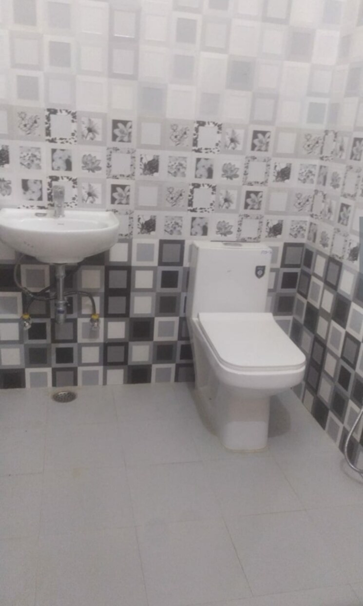 Bathroom, kamta 3 Bedroom 1000 Sq.Ft. Independent House In Kamta Lucknow 8392390