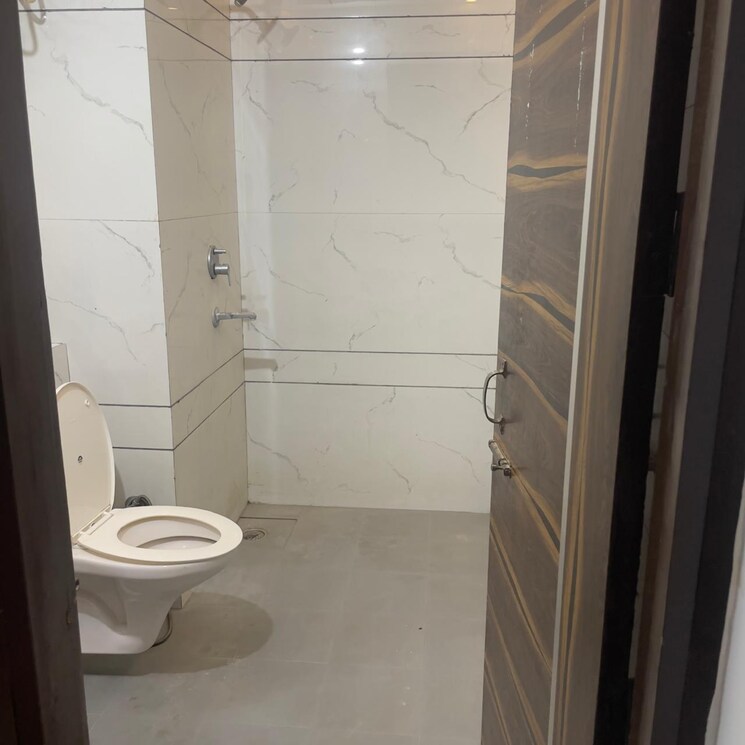 Bathroom, vip road 3 Bedroom 1220 Sq.Ft. Builder Floor In Vip Road Zirakpur 8392421