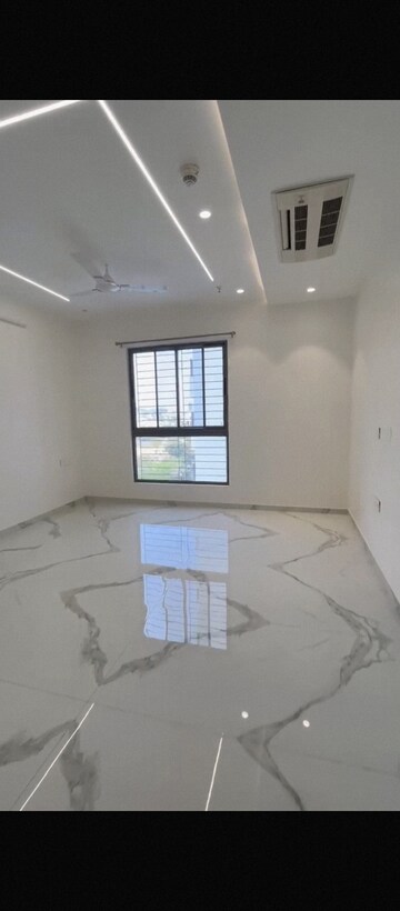 Room in 4 BHK Apartment at DSR The Classe, Narsingi – for Rent