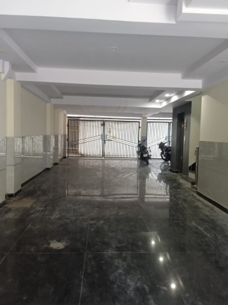  Parking, mahavir enclave 1 4 Bedroom 1700 Sq.Ft. Apartment In Mahavir Enclave 1 Delhi 8392443