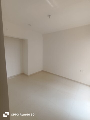 Room in 2 BHK Apartment at Sheth Vasant Lawns, Laxmi Nagar – for Rent