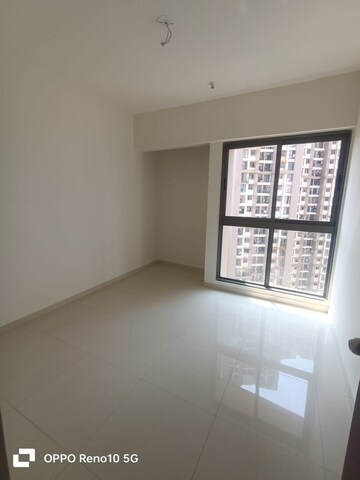 Room in 2 BHK Apartment at Sheth Vasant Lawns, Laxmi Nagar – for Rent