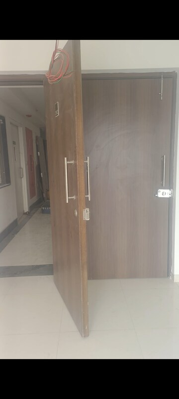 Room in 4 BHK Apartment at Runwal Eirene, Balkum Pada – for Sale