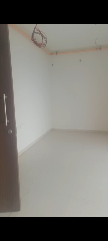 Room in 4 BHK Apartment at Runwal Eirene, Balkum Pada – for Sale