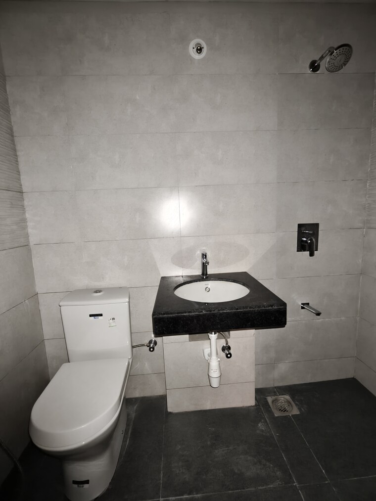 Bathroom, kalpataru-paramount-b 2 Bedroom 527 Sq.Ft. Apartment In Kapur Bawdi Thane 8392471