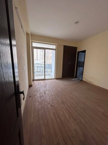 Room in 3 BHK Apartment at Nimbus The Hyde park, Sector 78 – for Rent