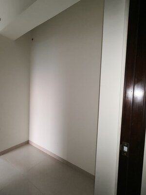 Room in 2 BHK Apartment at Kalpataru Paramount B, Kapur Bawdi – for Sale