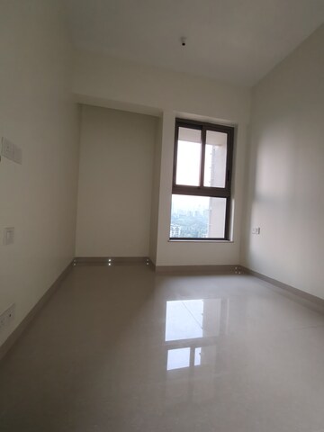 Room in 2 BHK Apartment at Kalpataru Paramount B, Kapur Bawdi – for Sale