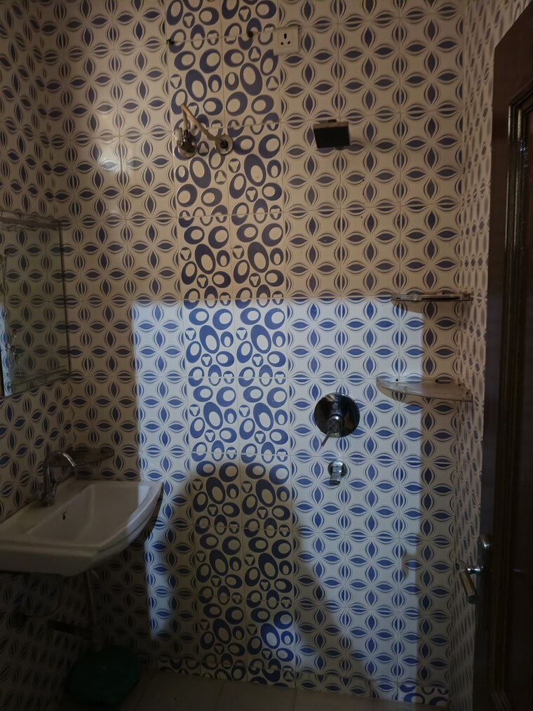 Bathroom, dhakoli village 6 Bedroom 1000 Sq.Ft. Independent House In Dhakoli Village Zirakpur 8392488