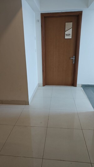 Room in 2 BHK Apartment at Godrej Woods, Sector 43 – for Sale