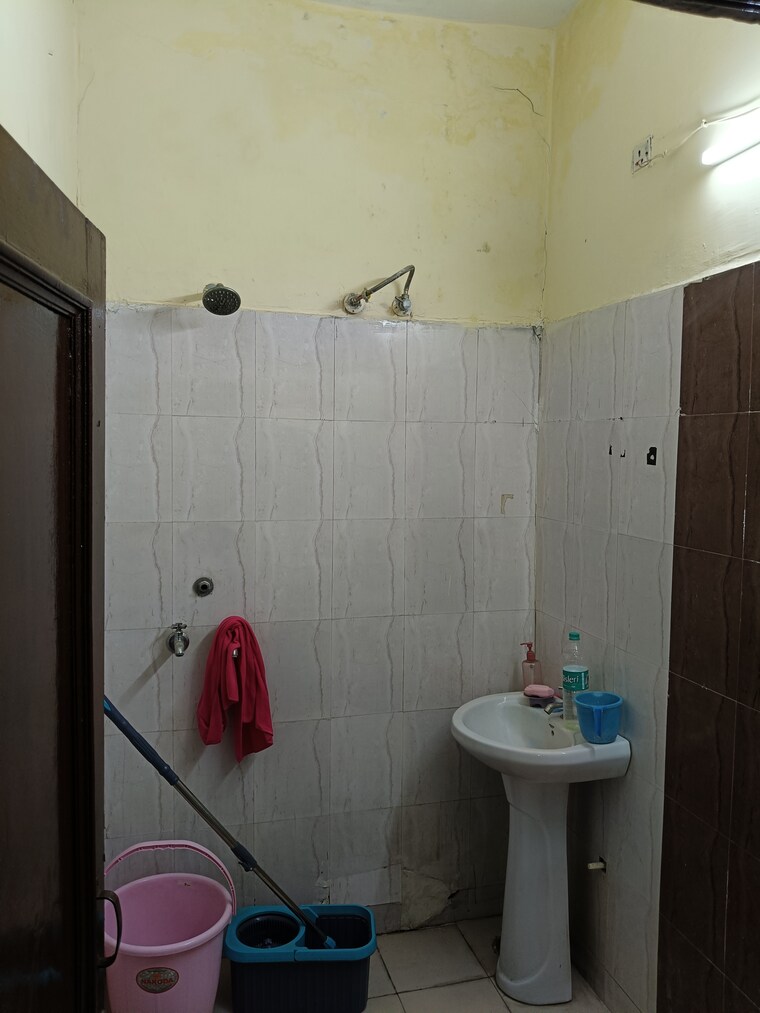 Bathroom, dhakoli village 2 Bedroom 1400 Sq.Ft. Builder Floor In Dhakoli Village Zirakpur 8392499