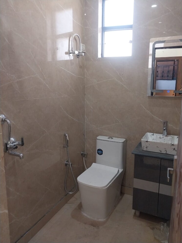 Bathroom, vaishali sector 4 2 Bedroom 850 Sq.Ft. Builder Floor In Vaishali Sector 4 Ghaziabad 8392512