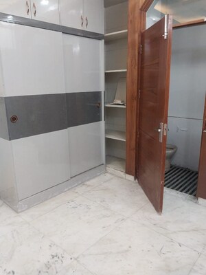 Furnished Amenities in 2 BHK Builder Floor at Vaishali Sector 4 – for Sale