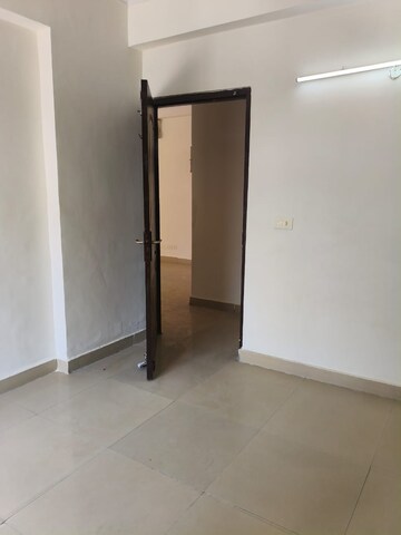 Room in 2 BHK Apartment at Amrapali Silicon City, Sector 76 – for Rent