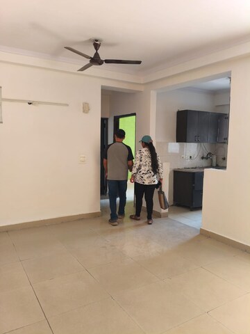 Room in 2 BHK Apartment at Amrapali Silicon City, Sector 76 – for Rent