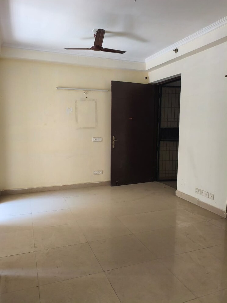 Room, amrapali-silicon-city 2 Bedroom 1075 Sq.Ft. Apartment In Sector 76 Noida 8392510