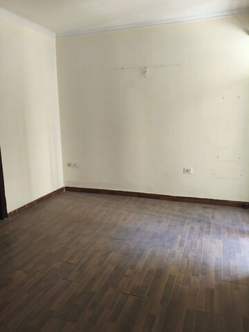 Room in 2 BHK Apartment at Amrapali Silicon City, Sector 76 – for Rent