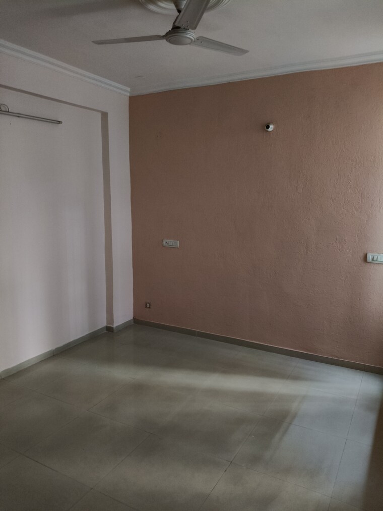 Room, pir machalla 2 Bedroom 1400 Sq.Ft. Apartment In Pir Machalla Zirakpur 8392534