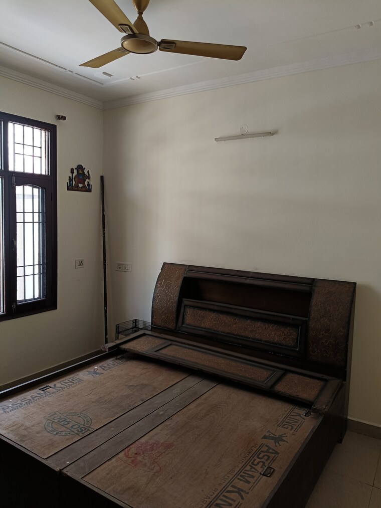 Room, peer mucchalla 2 Bedroom 900 Sq.Ft. Builder Floor In Peer Mucchalla Zirakpur 8392539