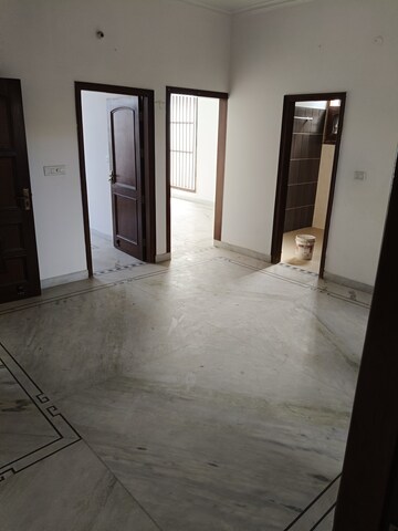 Room in 3 BHK Builder Floor at MS Enclave Zirakpur, Dhakoli Village – for Rent