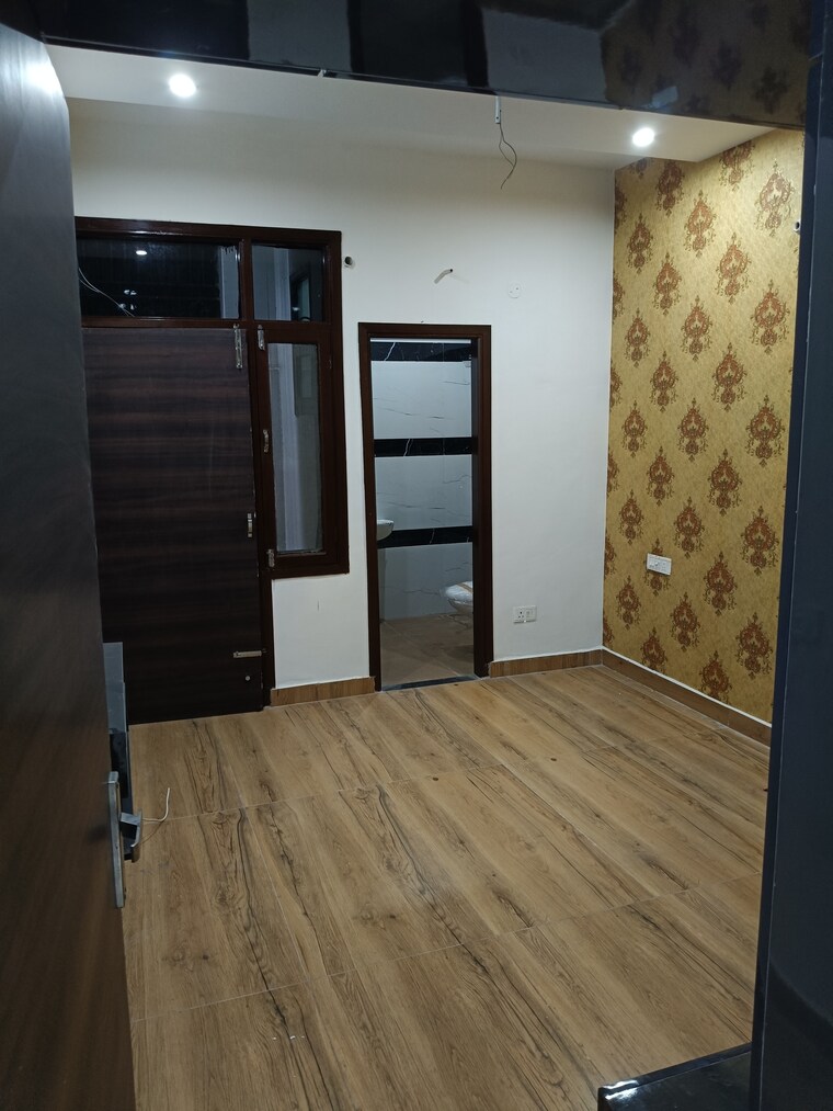 Room, dhakoli village 3 Bedroom 1100 Sq.Ft. Builder Floor In Dhakoli Village Zirakpur 8392565
