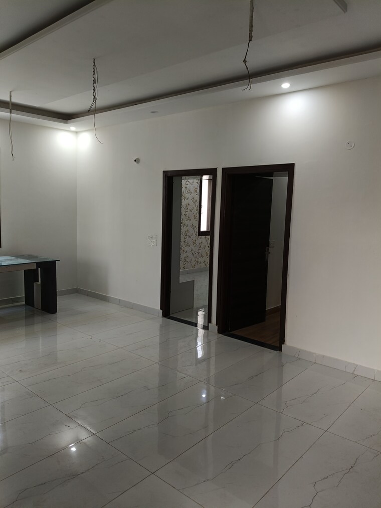 Room, dhakoli village 3 Bedroom 1100 Sq.Ft. Builder Floor In Dhakoli Village Zirakpur 8392565