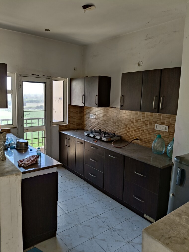 Kitchen, sushma-urban-views 3 Bedroom 1850 Sq.Ft. Apartment In Ghazipur Zirakpur 8392626
