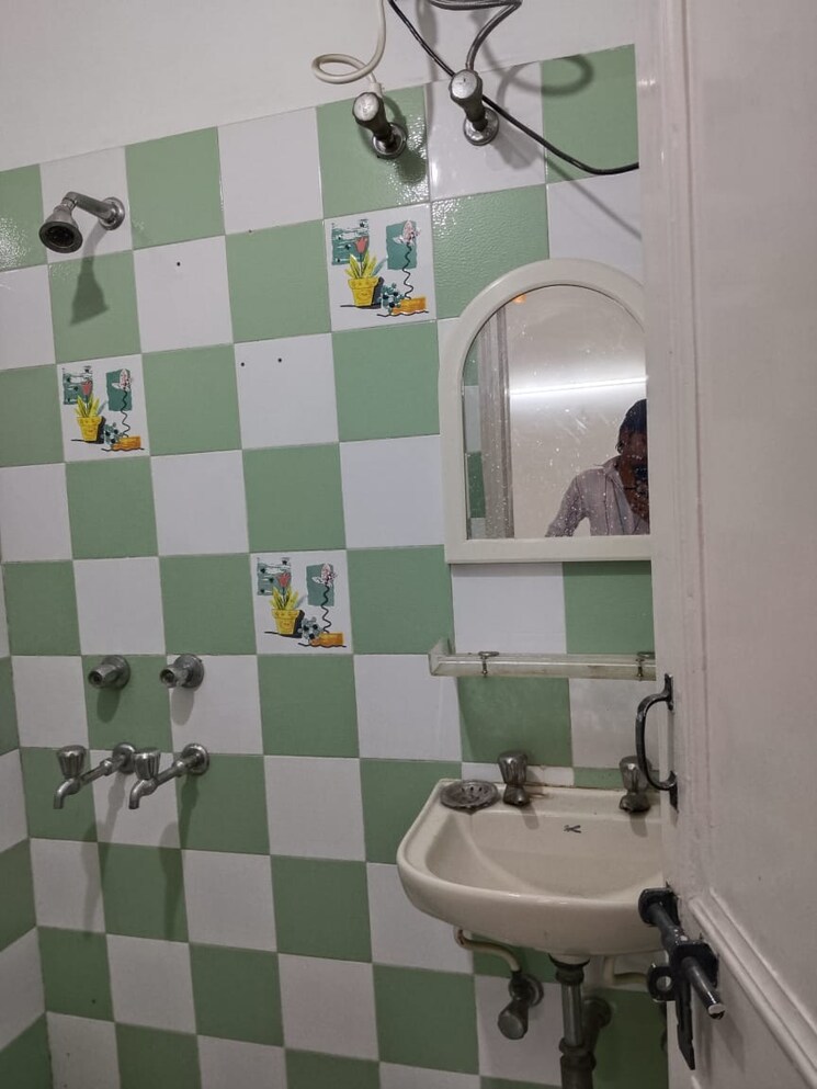 Bathroom, saket 2 Bedroom 1000 Sq.Ft. Builder Floor In Saket Delhi 8392634