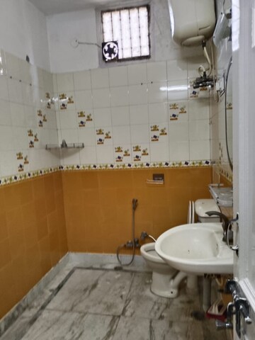 Bathroom in 2 BHK Builder Floor at Saket – for Rent