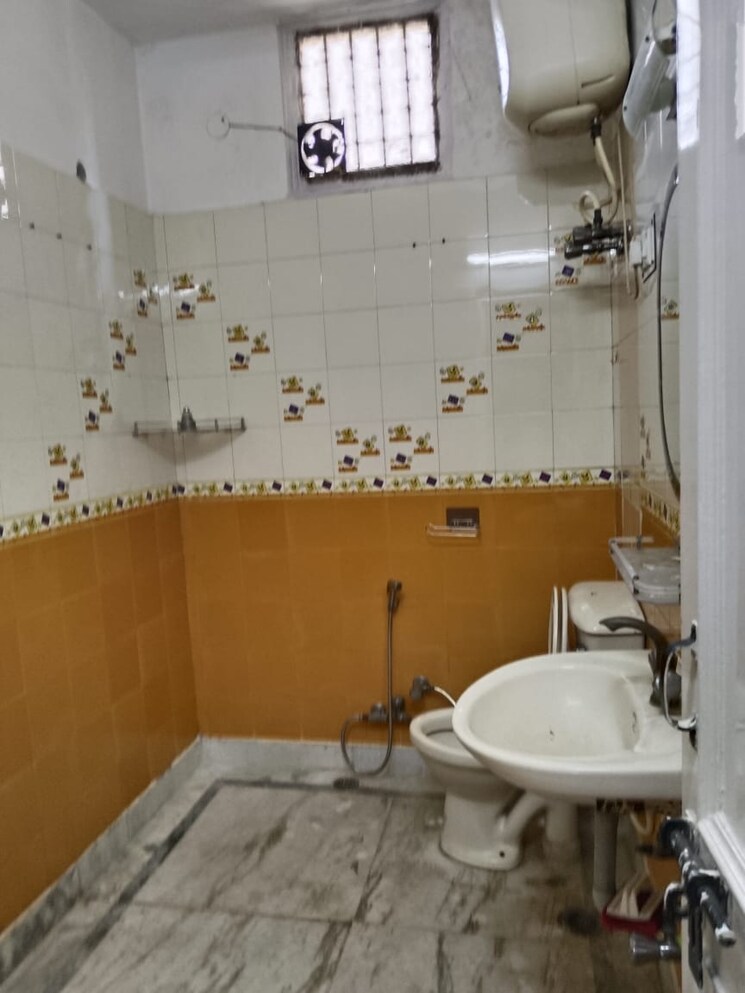 Bathroom, saket 2 Bedroom 1000 Sq.Ft. Builder Floor In Saket Delhi 8392634