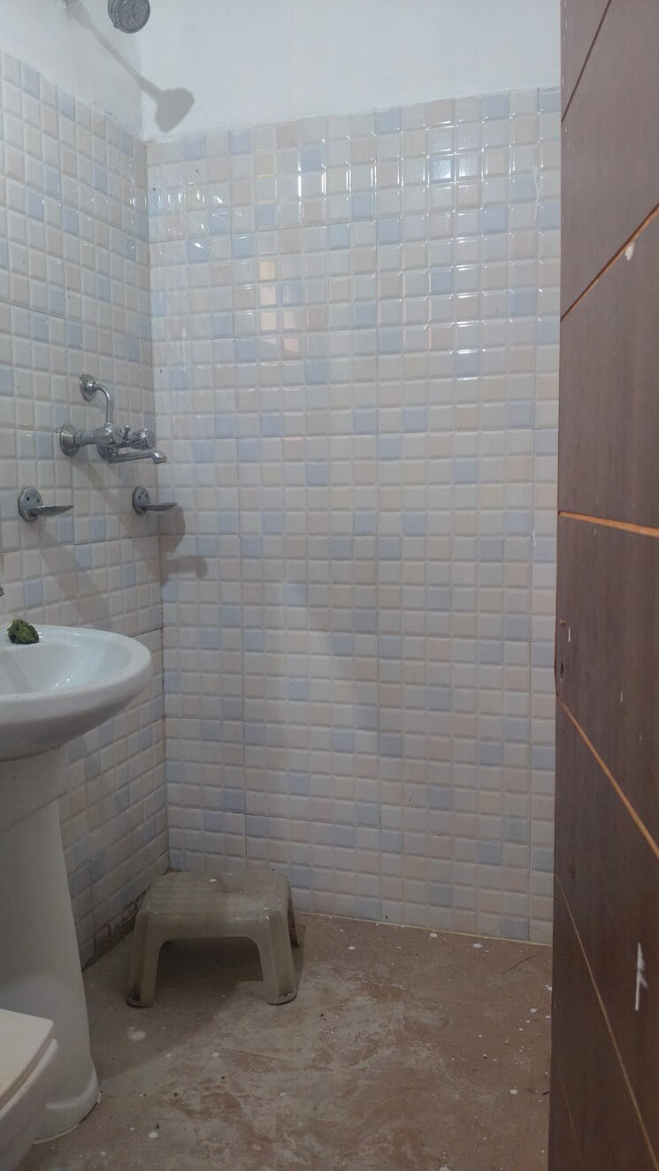 Bathroom, ambala highway 2 Bedroom 122 Sq.Yd. Apartment In Ambala Highway Zirakpur 8392631